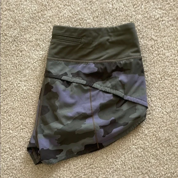 lululemon athletica Green and Gray Athletic Shorts - Picture 3 of 4